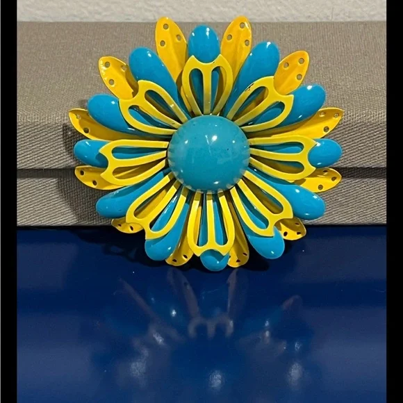 Blue Yellow Enamel Metal Flower Brooch Large Floral Pin Vintage Jewelry 50s 60s - Picture 4 of 4